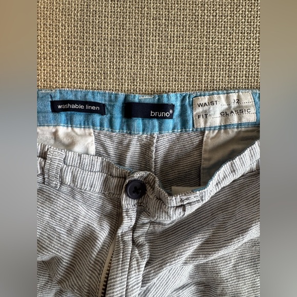 Amazon Light Gray Men's Flat Front Shorts - Picture 2 of 4